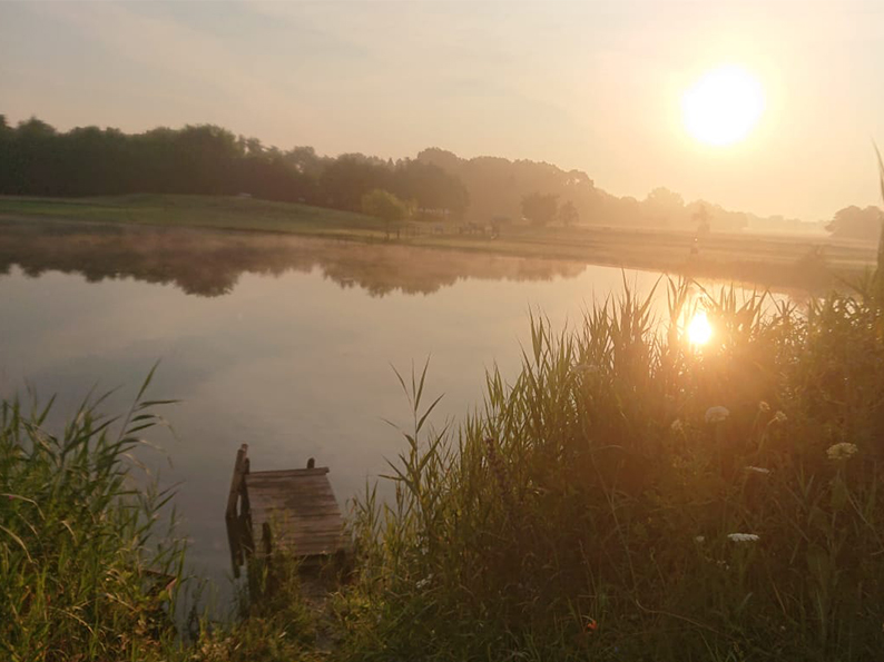 Der See bei Sonnenaufgang.